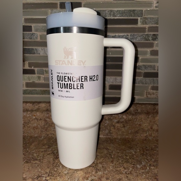 30oz Stanley Tumbler with Handle - Picture 2 of 4